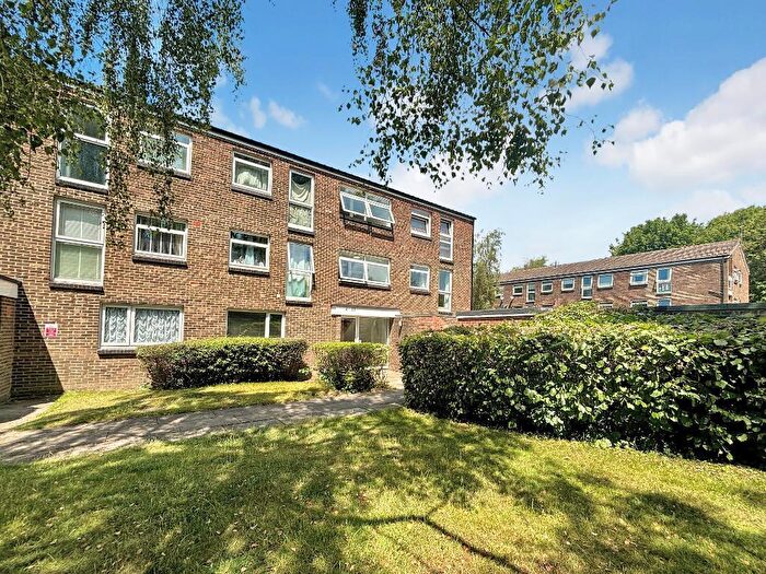 1 Bedroom Flat For Sale In Woodpecker Mount, Selsdon, South Croydon, CR0