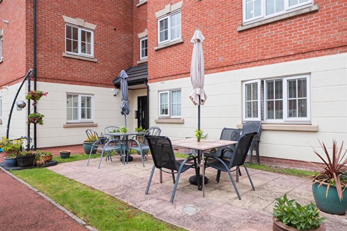 2 Bedroom Apartment For Sale In Marine Approach, Northwich, CW8