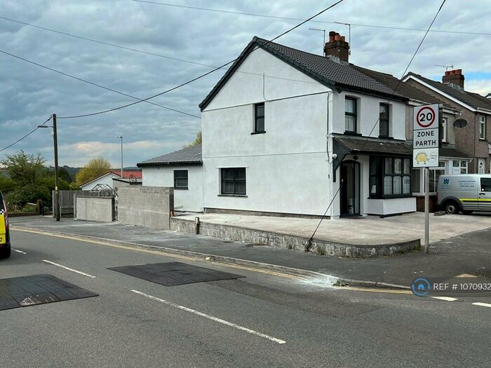 3 Bedroom Semi-Detached House To Rent In Pencoed Avenue, Blackwood, NP12