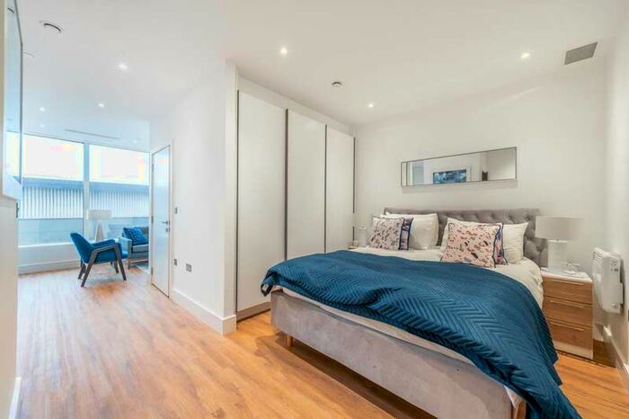 Flat To Rent In West Gate, Park Royal, W5