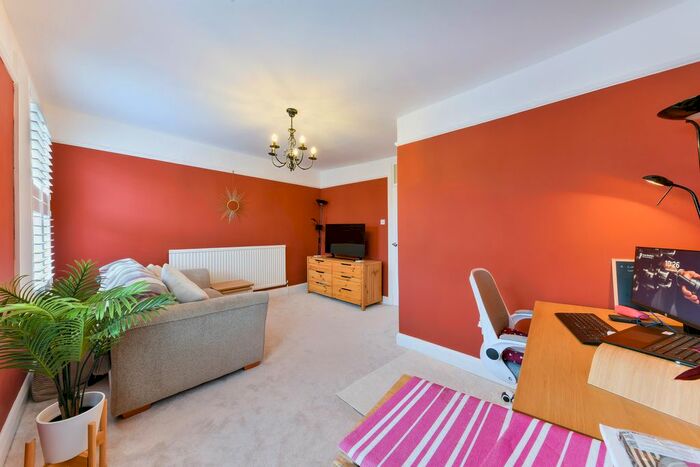 1 Bedroom Flat To Rent In Robinson Road, SW17