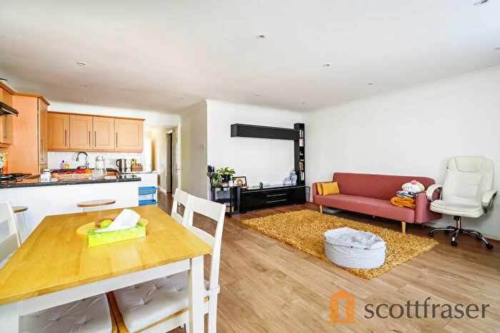 2 Bedroom Flat To Rent In Turret House, Headington, OX3