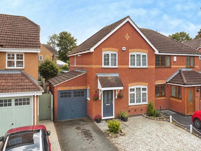 3 Bedroom Semi-Detached House For Sale In Turner Drive, Hinckley, Leicestershire, LE10