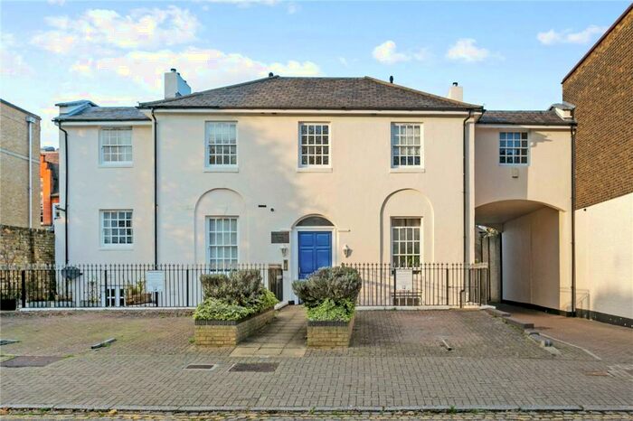 1 Bedroom Apartment To Rent In Albany Mews, Barnsbury Park, Islington, N1