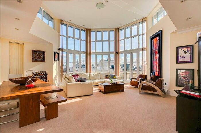 3 Bedroom Flat To Rent In Juniper House, Melliss Avenue, TW9