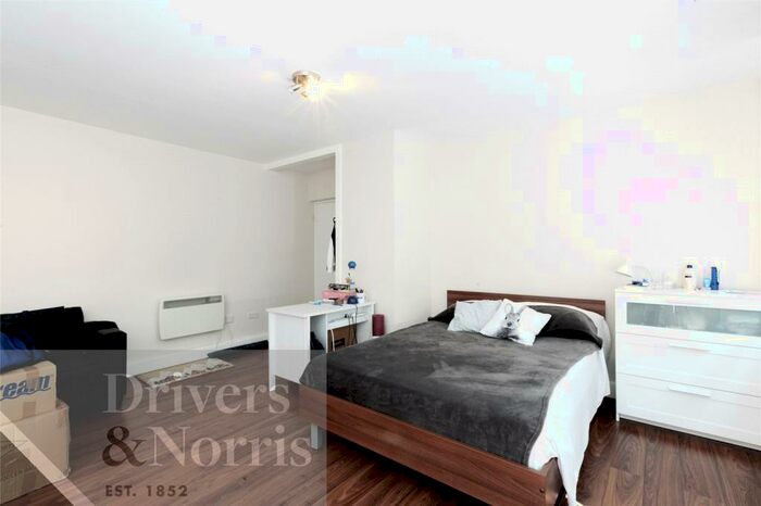 Apartment To Rent In Hornsey Lane, Highgate, London, N6