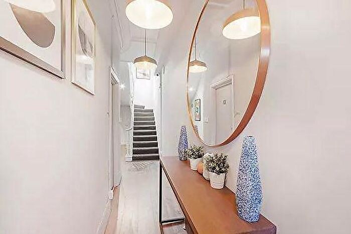 Apartment To Rent In Oakley Square, Mornington Crescent, Euston, Camden, London, NW1