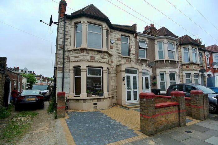 4 Bedroom End Of Terrace House To Rent In Elmstead Road, Ilford, IG3