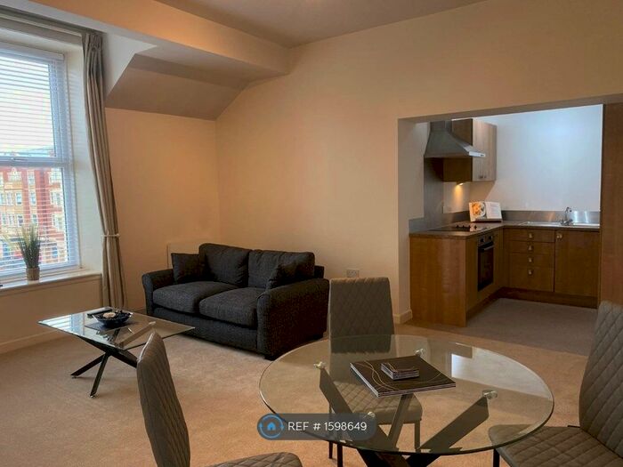 2 Bedroom Flat To Rent In Clifton Drive North, Lytham St. Annes, FY8