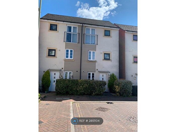 3 Bedroom Semi Detached House To Rent In Sinclair Drive, Basingstoke, RG21