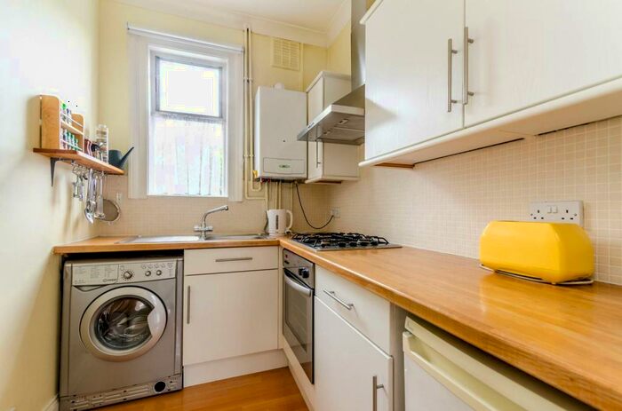 Studio To Rent In Springbank Road, Hither Green, London, SE13