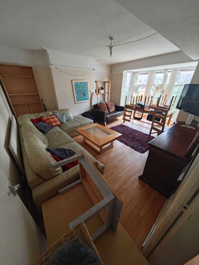 6 Bedroom Terraced House To Rent In Estcourt Avenue, LS6