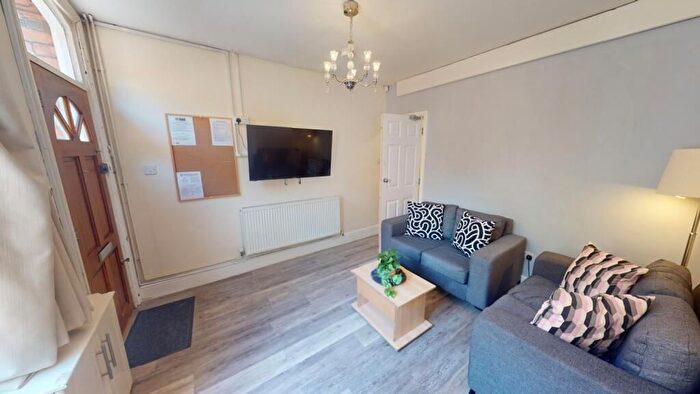 4 Bedroom Semi Detached House To Rent In Lawson Street, Nottingham, NG7