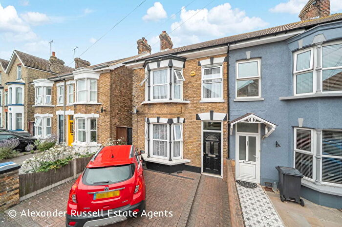 3 Bedroom Semi-Detached House For Sale In Osborne Road, Broadstairs, CT10