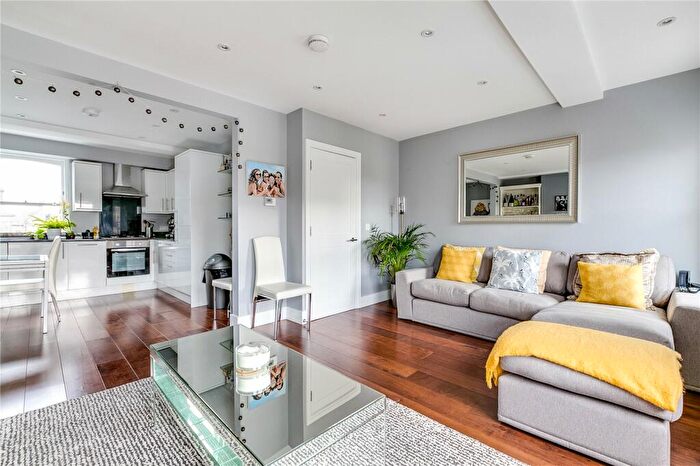 2 Bedroom Apartment To Rent In Vardens Road, London, SW11