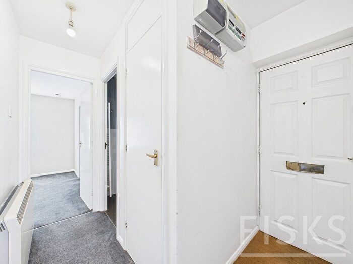 2 Bedroom Block Of Flats For Sale In Saxon Court, Benfleet, SS7