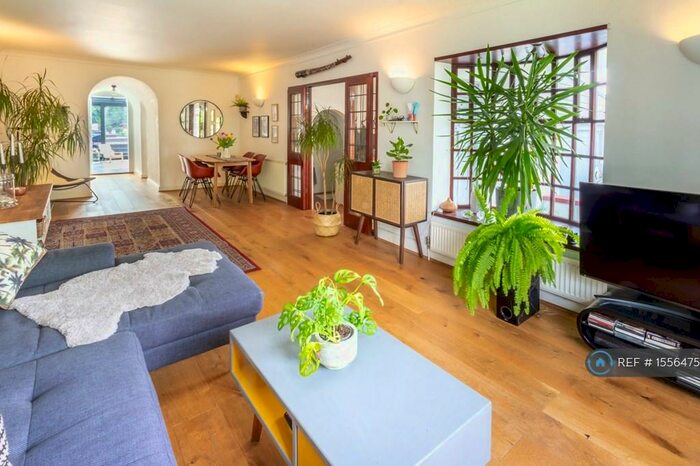 3 Bedroom Semi-Detached House To Rent In Downsview Road, London, SE19