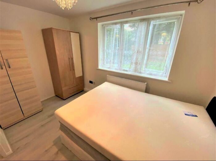 1 Bedroom Flat To Rent In Fenmans Garden, London IG3