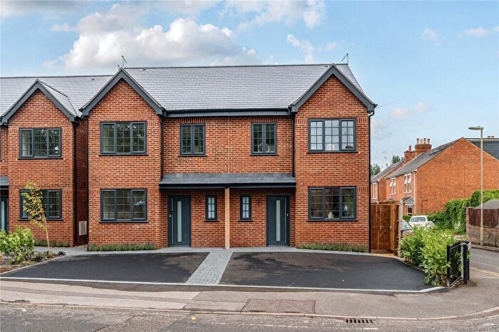 3 Bedroom Semi-Detached House For Sale In Park Road, Farnborough, Hampshire, GU14