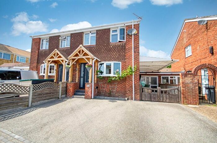 4 Bedroom Semi-Detached House For Sale In Sherborne Way, Hedge End, SO30