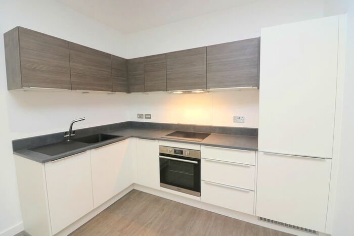 1 Bedroom Flat To Rent In High Street, Egham, Surrey, TW20