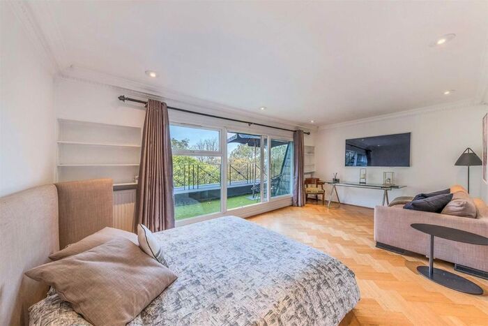 Studio To Rent In St. Georges Square, London, SW1V