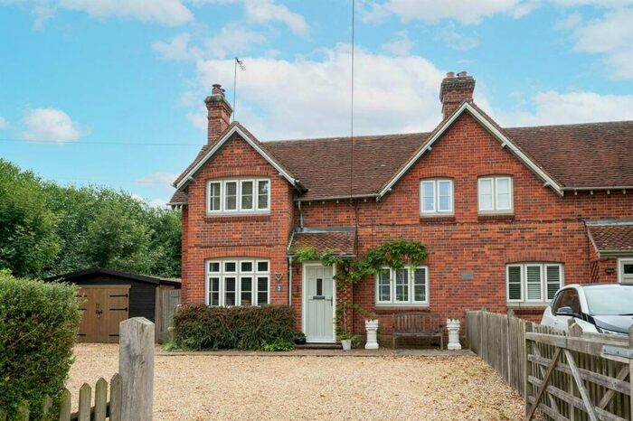 3 Bedroom Cottage For Sale In Brighton Road, Lower Beeding, RH13