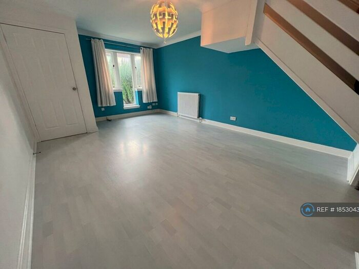 2 Bedroom Semi-Detached House To Rent In Scarrel Gardens, Glasgow, G45