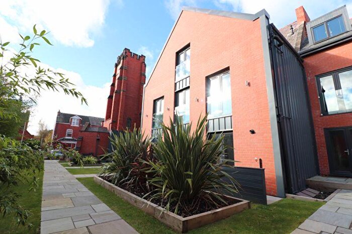 2 Bedroom Flat To Rent In Church Place, Alderley Road, Hoylake, Wirral, CH47