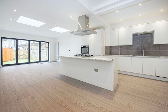 4 Bedroom Flat To Rent In Lower Downs Road, London, SW20