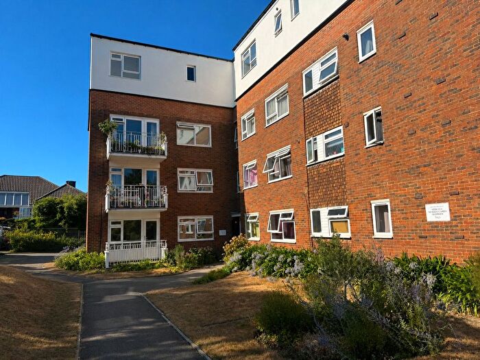 2 Bedroom Flat For Sale In Chilston Road, Tunbridge Wells, Kent, TN4