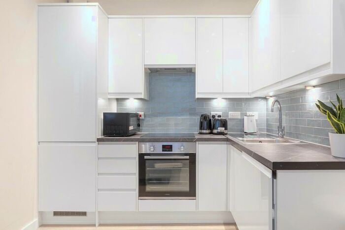 2 Bedroom Mews To Rent In Adrian Mews, London, SW10