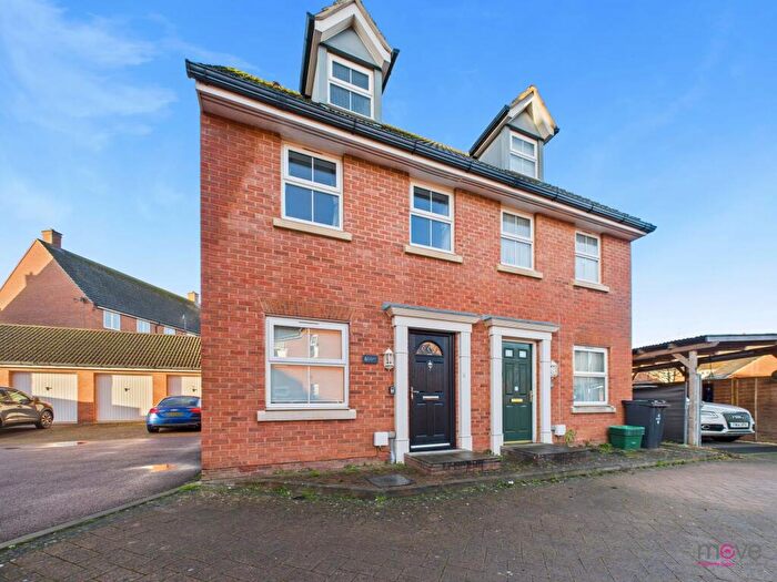 3 Bedroom Semi Detached House To Rent In Wattisham Road Kingsway, Quedgeley, GL2