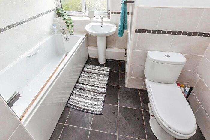 2 Bedroom Apartment For Sale In Southfield Road, Westbury-On-Trym, Bristol, BS9