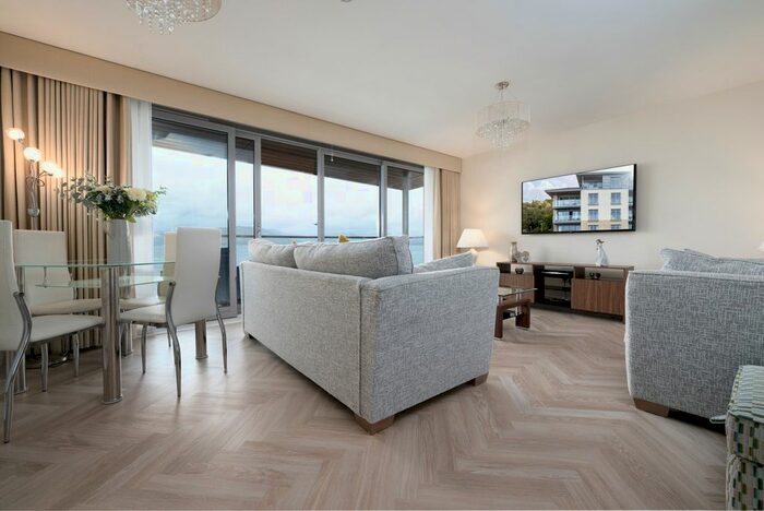 2 Bedroom Flat For Sale In Cloch Road, Gourock, PA19