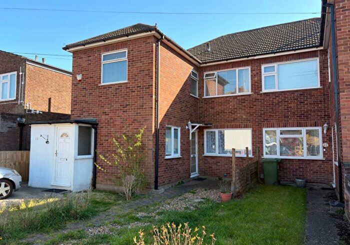 2 Bedroom Flat For Sale In Essex Close, Romford, Essex, RM7