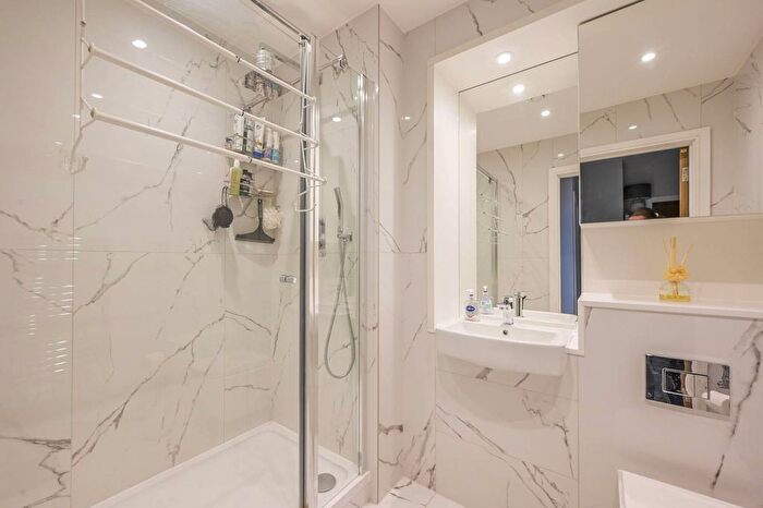 1 Bedroom Flat For Sale In Avalon Point, Docklands, London, E14