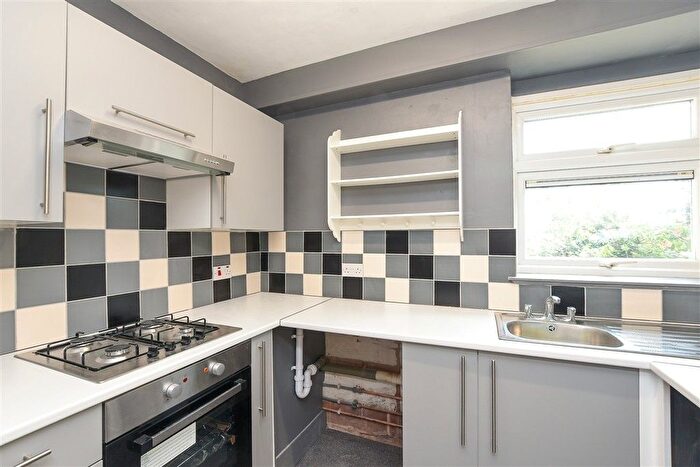 2 Bedroom Flat For Sale In Downswood, Reigate, Surrey, RH2