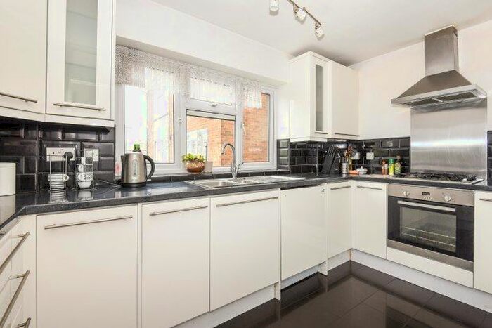 2 Bedroom Flat To Rent In Dale Court, London, E18