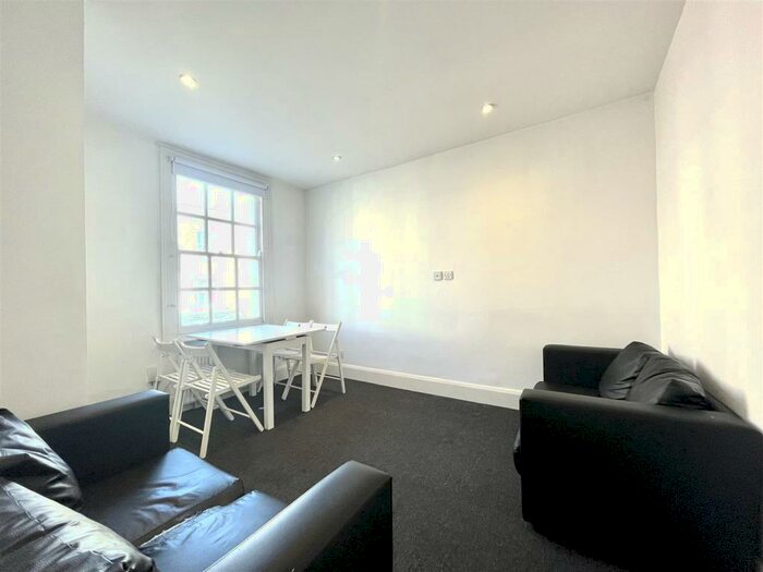 3 Bedroom Flat To Rent In Parkway, Camden, NW1