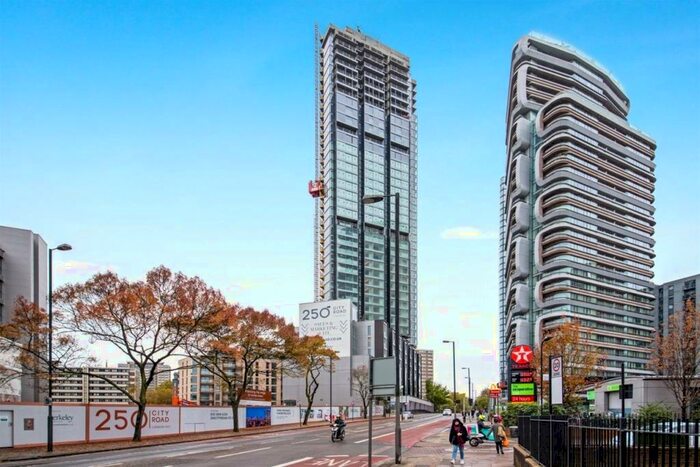 2 Bedroom Apartment To Rent In Carrara Tower, City Road, Islington, EC1V
