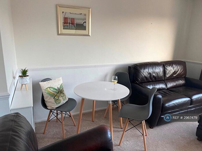 2 Bedroom Flat To Rent In Embassy Court, Southsea, PO4