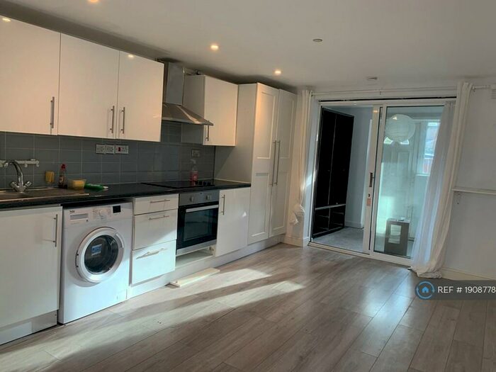1 Bedroom Flat To Rent In Riverdene, Edgware, HA8