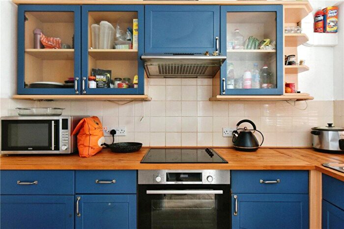 Flat To Rent In Harrington Court, Croydon, CR0