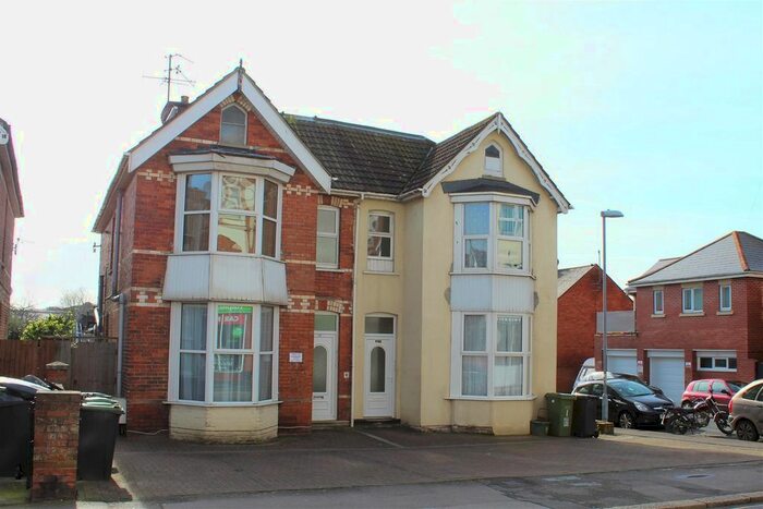 2 Bedroom Flat To Rent In Abbotsbury Road, Weymouth, DT4