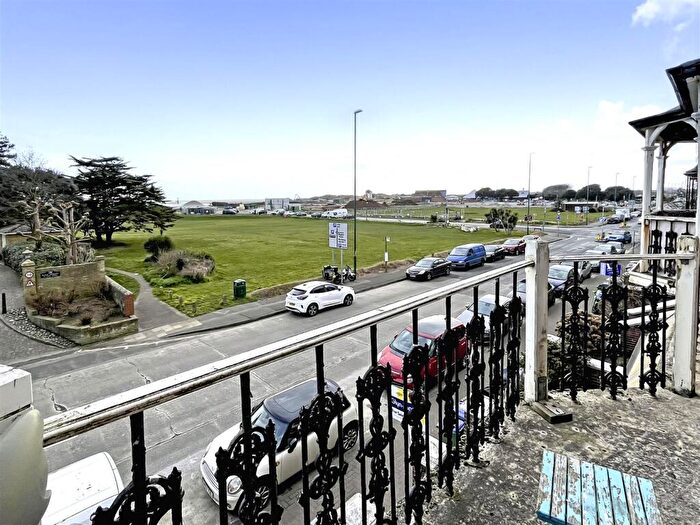 1 Bedroom Apartment For Sale In South Terrace, Littlehampton, BN17
