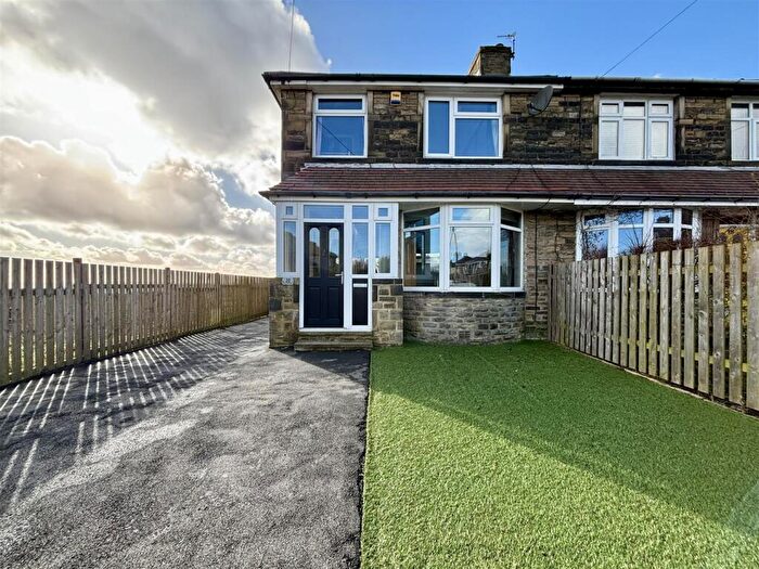3 Bedroom Semi-Detached House For Sale In Hillcrest Road, Queensbury, BD13