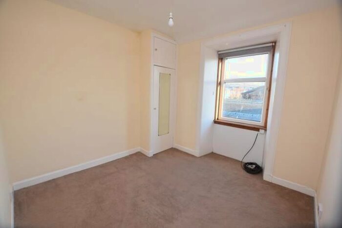 2 Bedroom Flat To Rent In E Ballantine Place, Perth, PH1