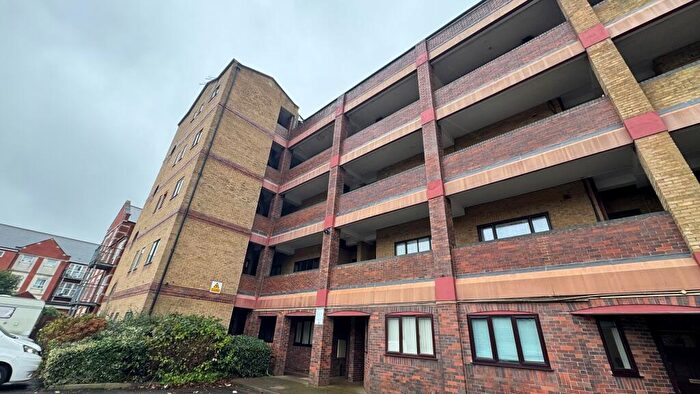 2 Bedroom Flat To Rent In Baronson Gardens, Northampton, NN1