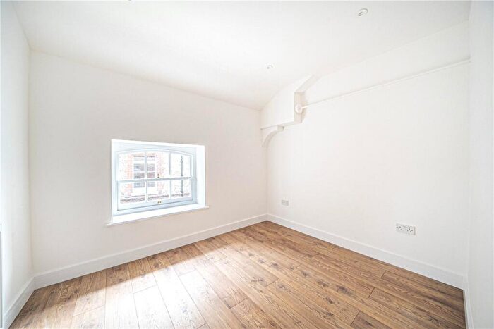 2 Bedroom Apartment To Rent In Westgate Chambers, Staple Gardens, Winchester, Hampshire, SO23